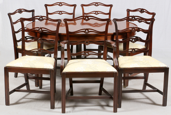 MAHOGANY DINING TABLE & CHAIRS (8), C. 1940, PLUS TABLE BOARDS (2)Federal style mahogany dining - Image 3 of 7