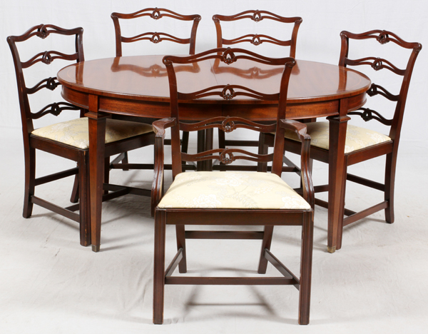 MAHOGANY DINING TABLE & CHAIRS (8), C. 1940, PLUS TABLE BOARDS (2)Federal style mahogany dining - Image 4 of 7