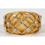 0.25CT DIAMOND AND 14KT GOLD RING, SIZE 6A 14kt yellow gold band with a gold filigree lattice