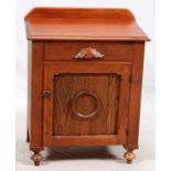 AMERICAN OAK WASH STAND, LATE 19TH C., H 30", W 26", D 17 1/2"Fitted with a single drawer above a