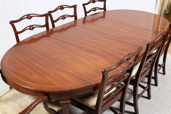 MAHOGANY DINING TABLE & CHAIRS (8), C. 1940, PLUS TABLE BOARDS (2)Federal style mahogany dining - Image 2 of 7