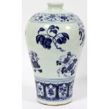 CHINESE BLUE AND WHITE PORCELAIN VASE, FLORAL DESIGN, H 10", DIA 6"Narrow neck.- For High Resolution