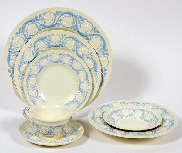 WEDGWOOD PATRICIAN 'KINGSTON BLUE' DINNER SET, 79 PIECESIncluding 10 dinner plates, Dia.10 1/2",