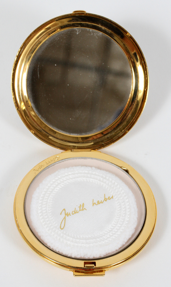 JUDITH LEIBER FULL BEAD POWDER COMPACT, DIA 2 1/4"A round gold tone compact with full bead cover - Bild 2 aus 2