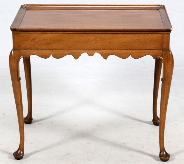 KITTINGER QUEEN ANNE STYLE MAHOGANY TEA TABLE, H 27", W 18", D 29"Curved corners, low rail about