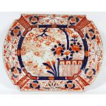 JAPANESE IMARI PORCELAIN PLATTER, L 13 3/8"Having a floral scene at the well, with openwork in