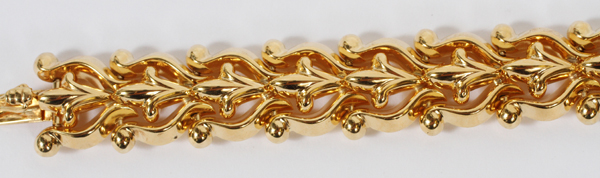 18KT YELLOW GOLD LINK BRACELET, L 8"An 18kt yellow gold foliate linked bracelet. Approximately 42. - Bild 2 aus 2