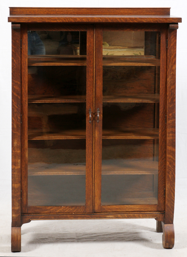 TWO DOOR GLASS AND OAK CHINA CABINET, H 57", L 39", D 15"Having four fitted wood shelves scroll
