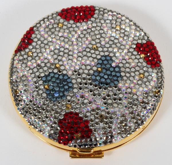 JUDITH LEIBER FULL BEAD POWDER COMPACT, DIA 2 1/4"A round gold tone compact with full bead cover