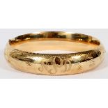 14 KT GOLD BANGLE BRACELET, TW. 18 GR., W 0.5''engraved design, monogrammed '' NPD''. Inner L. 2.