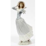 LLADRO PORCELAIN FIGURE, H 13", "SPRING BREEZE" #4936The figure "Spring Breeze", number 4936.