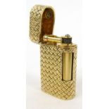 18ct gold Dunhill lighter - Van Cleef Arpels for Dunhill and numbered 17VA.25 to base, in original