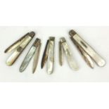 Five silver bladed mother of pearl fruit knives, the longest 9cm long when closed