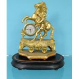 Gilt spelter Marley horse and trainer mantel clock, raised on a wooden base, 30cm high