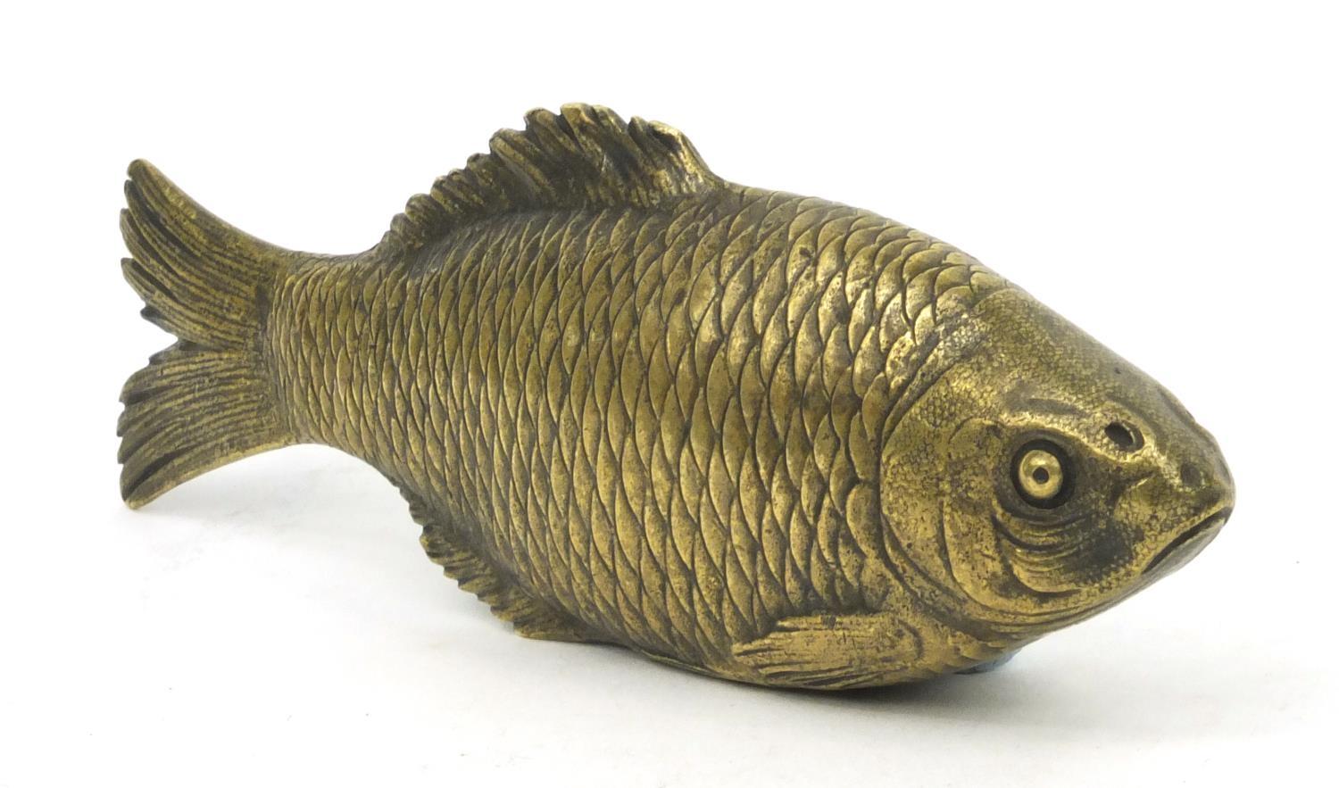 Victorian bronze fish paperweight, 12cm diameter