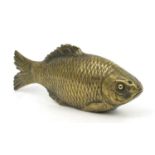 Victorian bronze fish paperweight, 12cm diameter