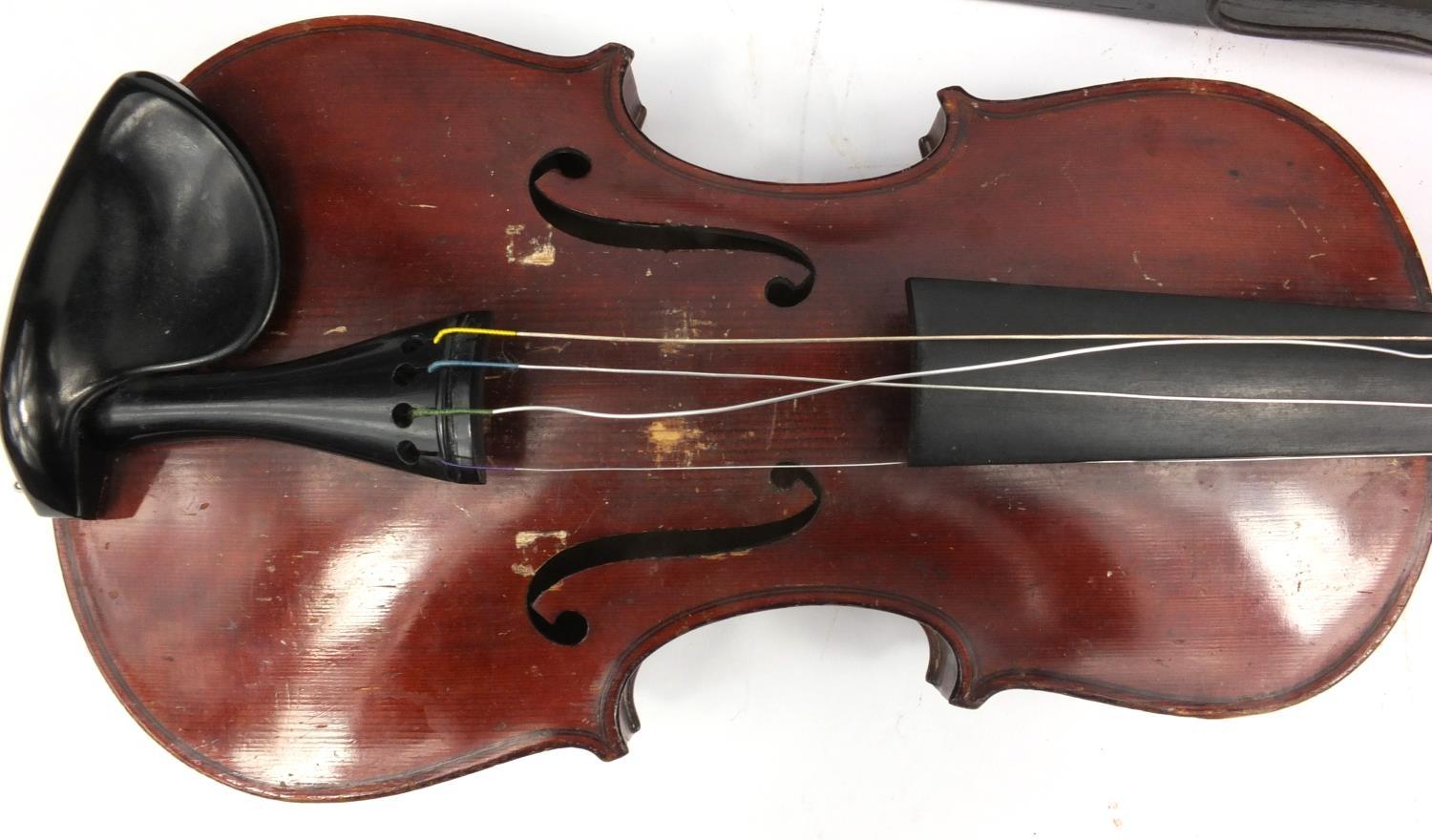 Old wooden violin, stamped John D. Murdoch & Co, with bow stamped 'Czechoslovakia' - Image 2 of 14