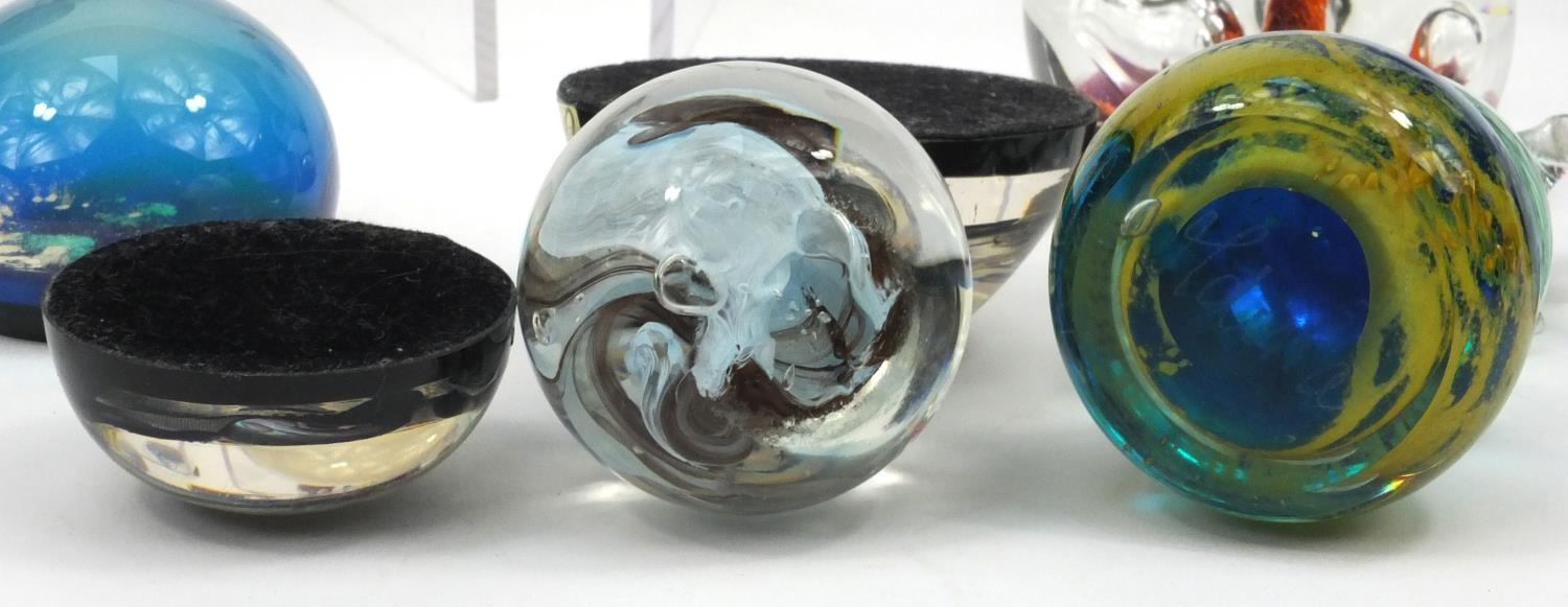 Group of colourful glass paperweights including Langham, Mdina and Caithness examples - Image 9 of 11