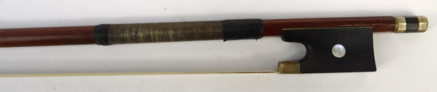Wooden violin bow, stamped 'Bausch', 74cm long - Image 6 of 9