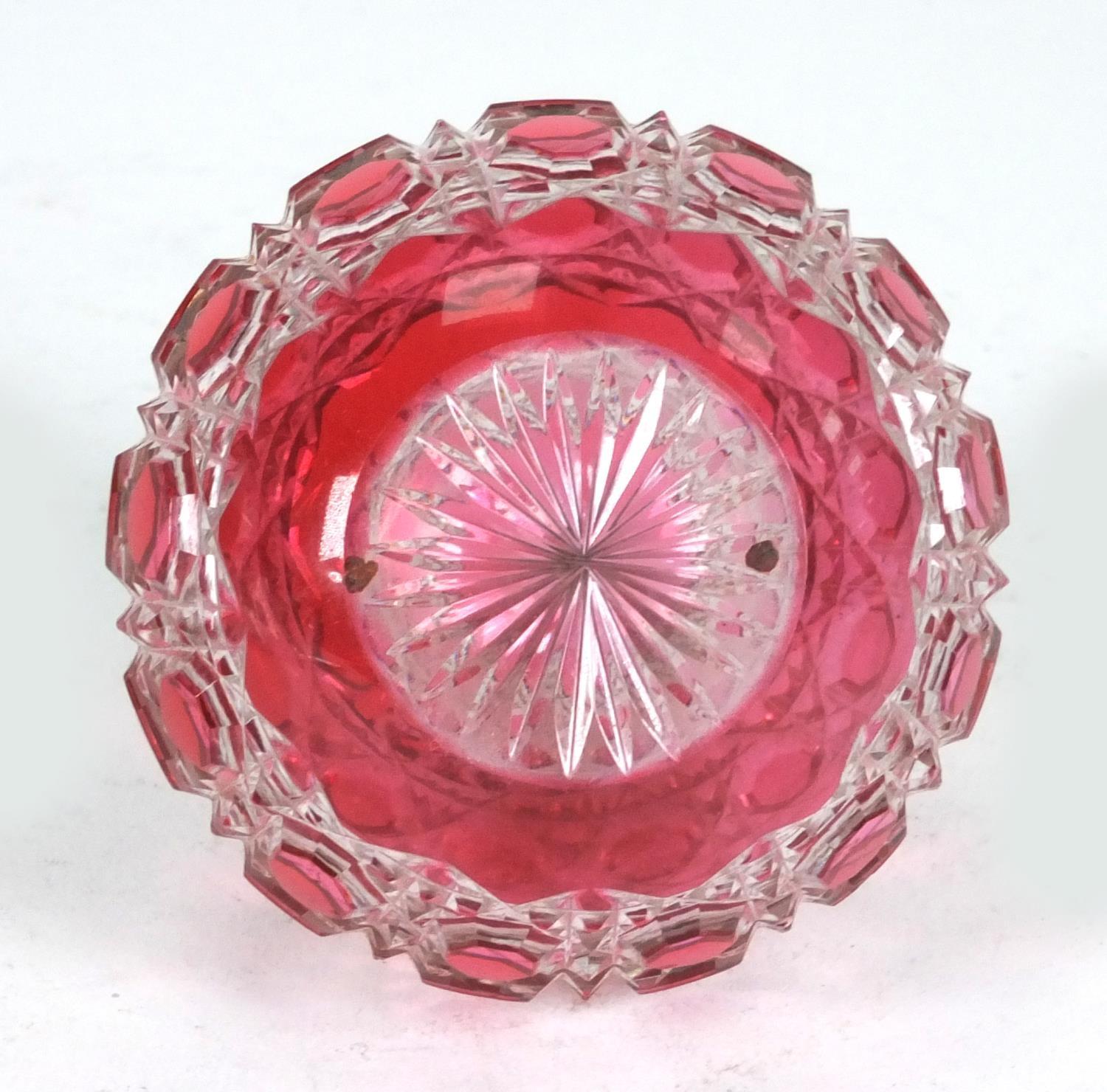 Cranberry cut glass scent bottle with silver lid, hallmarked R&B Sheffield 1901, 7.5cm high - Image 4 of 4