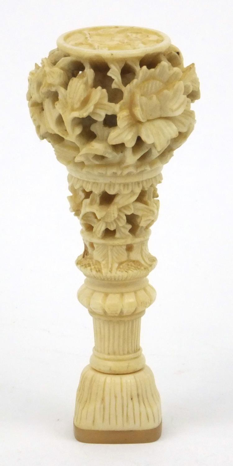 Oriental Chinese ivory and mother of pearl seal with carved floral decoration, 7cm long Generally - Image 4 of 10