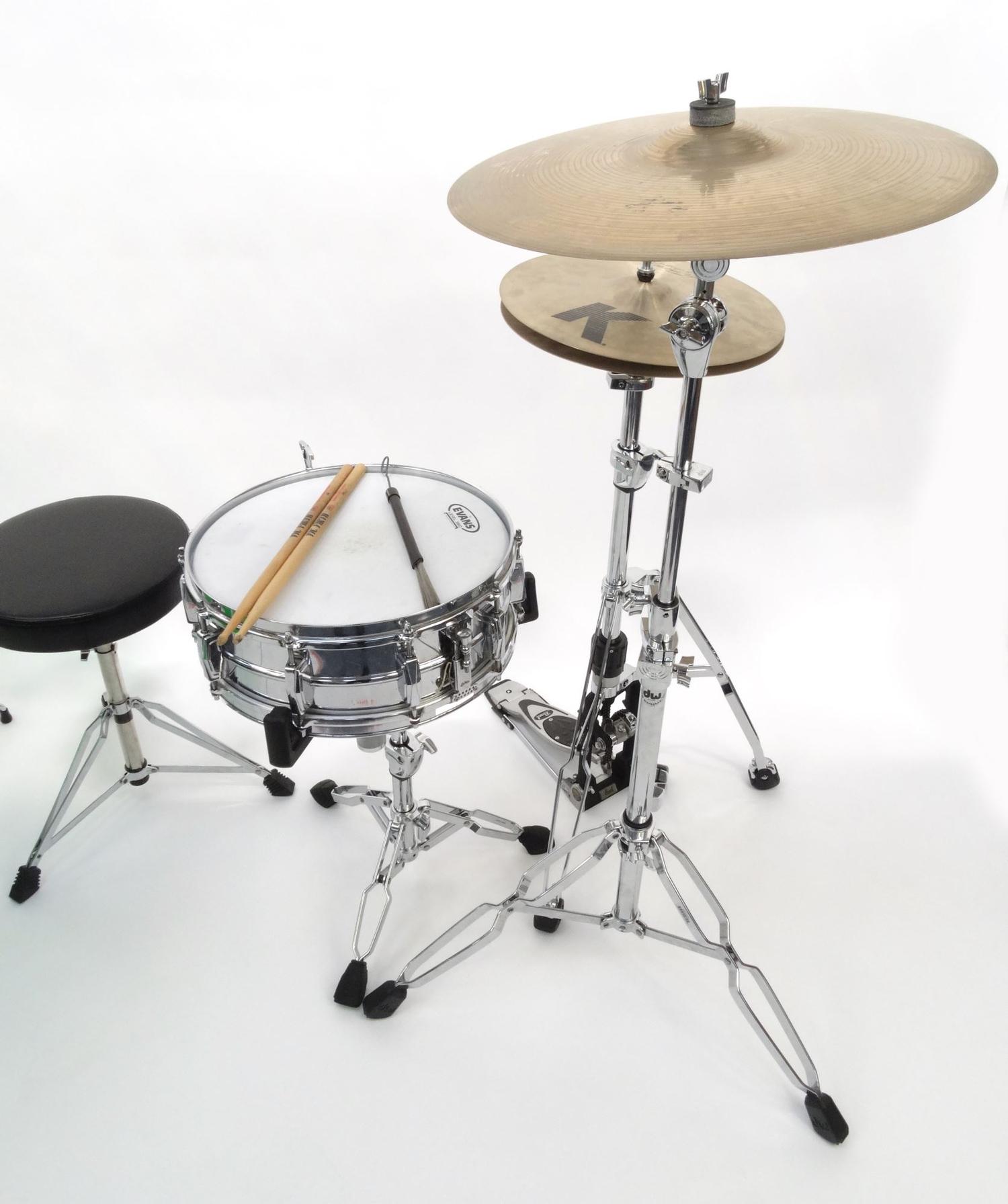 Five piece 1970s Ludwig green Vistalite drum kit comprising 22inch base drum, 12 and 14inch toms, 16 - Image 21 of 21