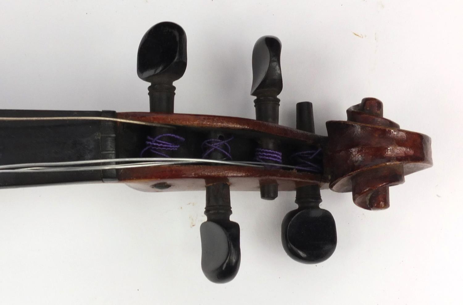 Old wooden violin, stamped John D. Murdoch & Co, with bow stamped 'Czechoslovakia' - Image 3 of 14