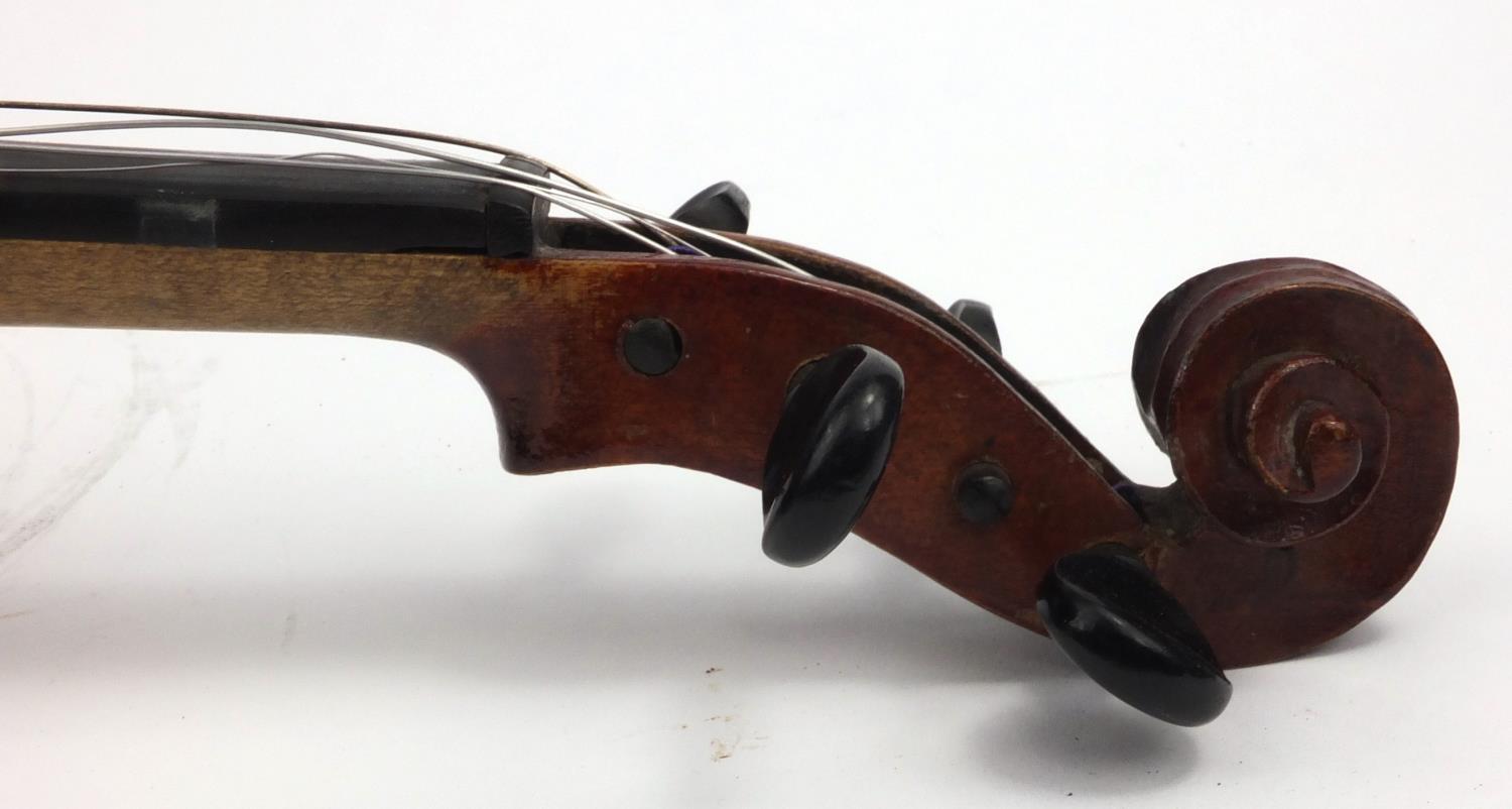 Old wooden violin, stamped John D. Murdoch & Co, with bow stamped 'Czechoslovakia' - Image 4 of 14