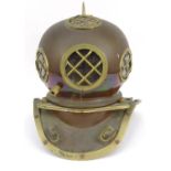 Reproduction copper and brass diver's helmet, 43cm high