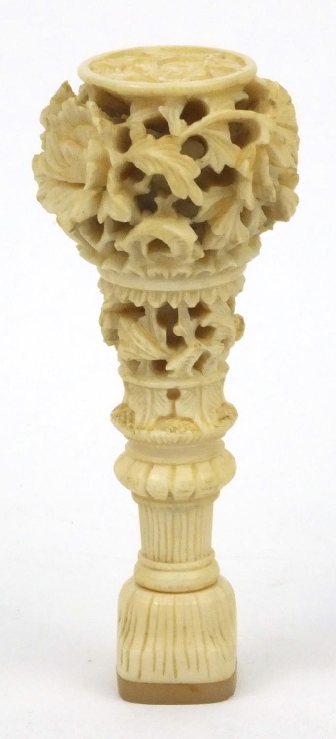 Oriental Chinese ivory and mother of pearl seal with carved floral decoration, 7cm long Generally - Image 6 of 10