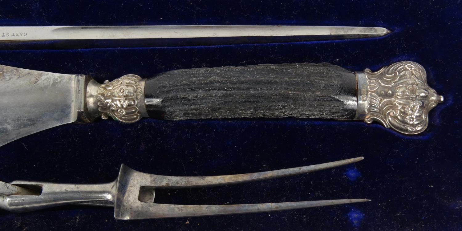 Levesley Brothers Sheffield horn handled carving set with silver finials, Sheffiedl 1897-98, in a - Image 3 of 8