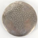 Indian silver compact chased with a map of India, 7.5cm diameter