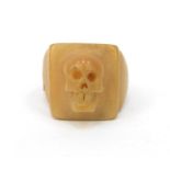 Carved vegetable ivory skull ring, 2cm high