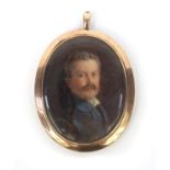 Antique portrait miniature of a formley dressed gentleman onto ivory, indistinctly signed, housed in