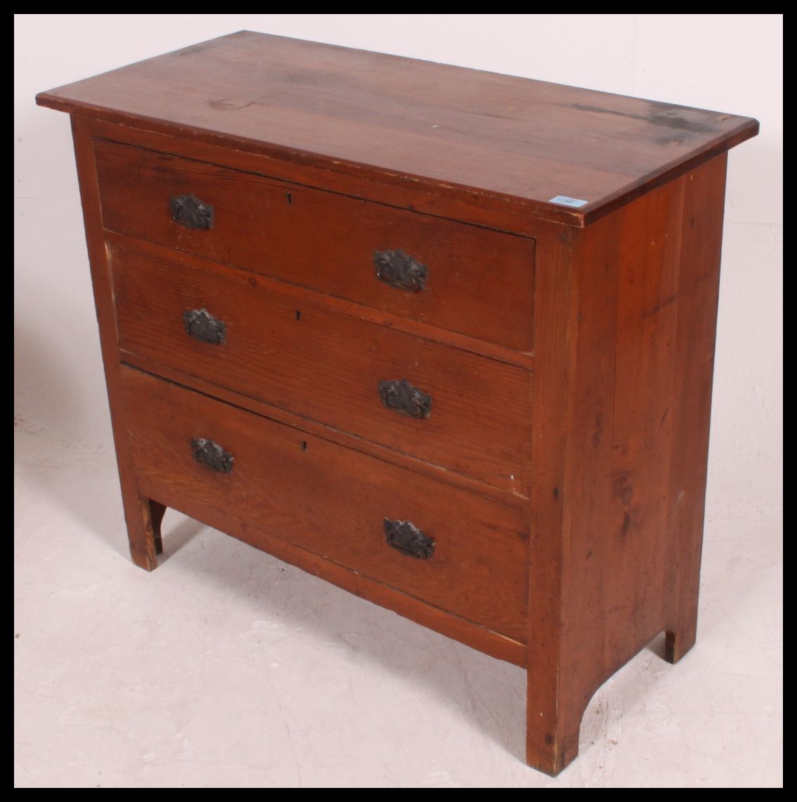 An Edwardian pine cottage chest of drawers. The flared top over 2 short and 2 deep drawers. - Image 2 of 5