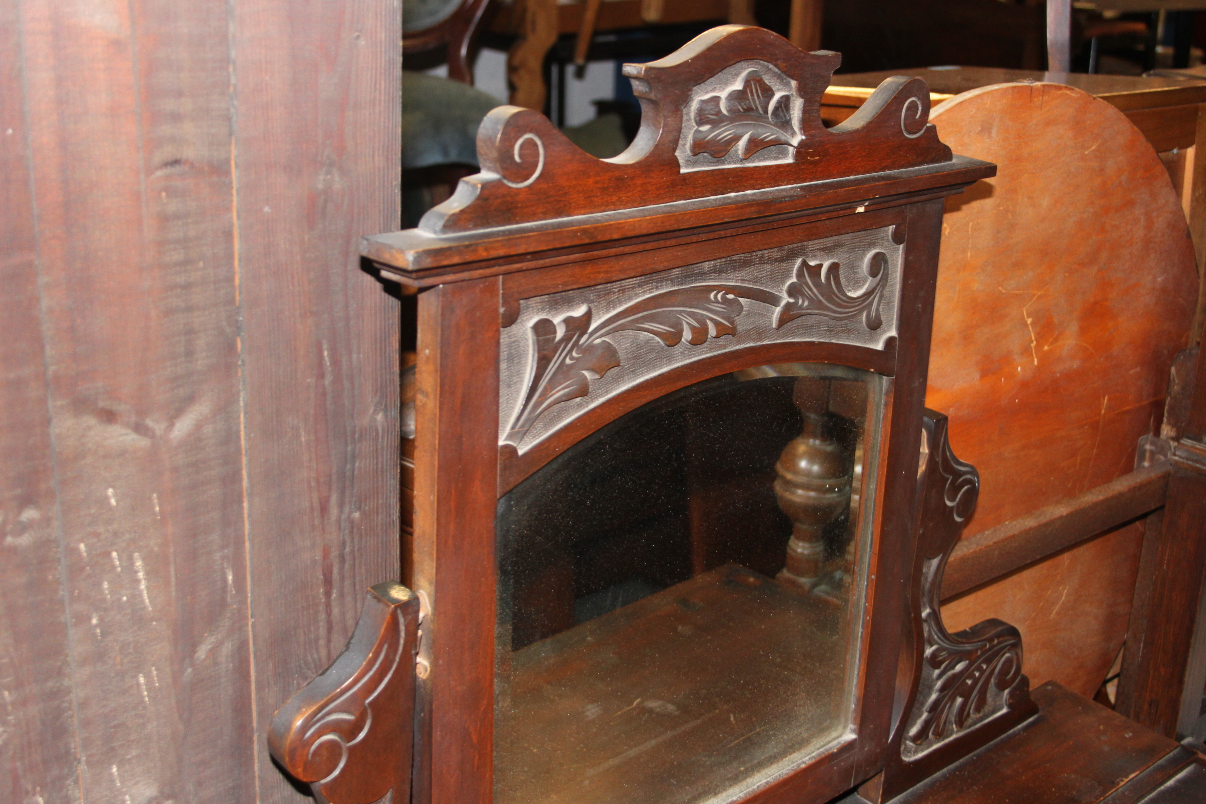 An Edwardian mahogany dressing table chest of drawers. - Image 3 of 4