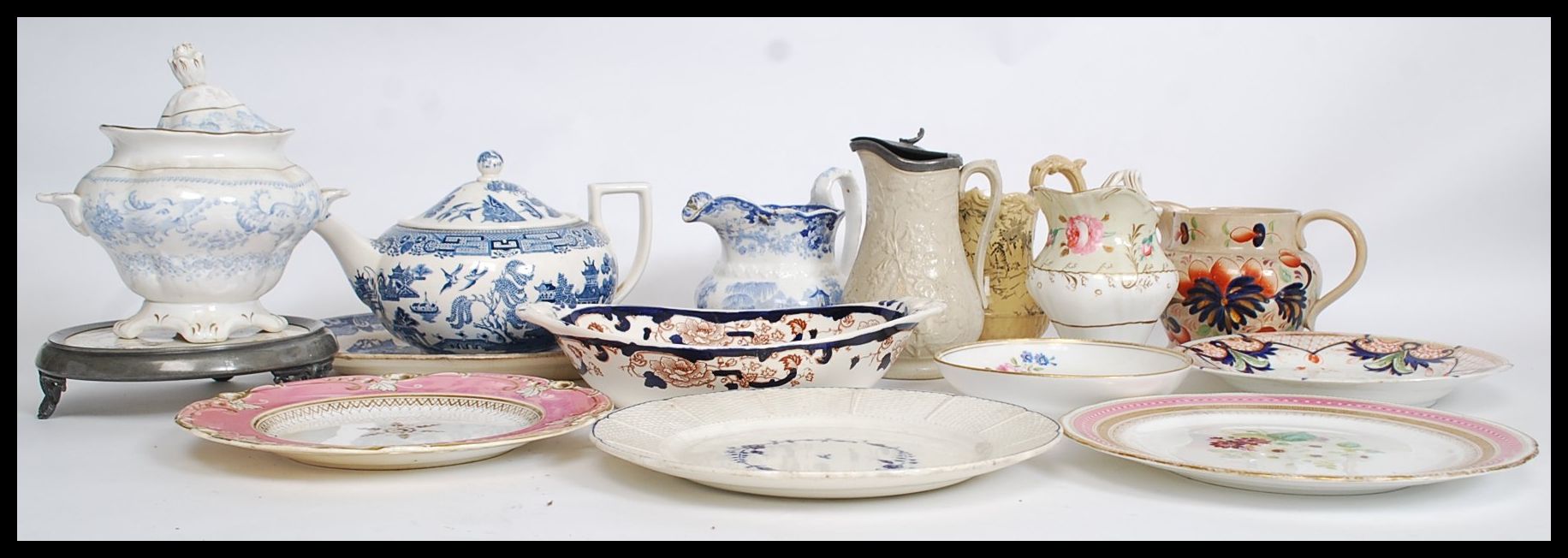 A collection of ceramics to include a Royal Crown Derby Imari plate circa 1800,