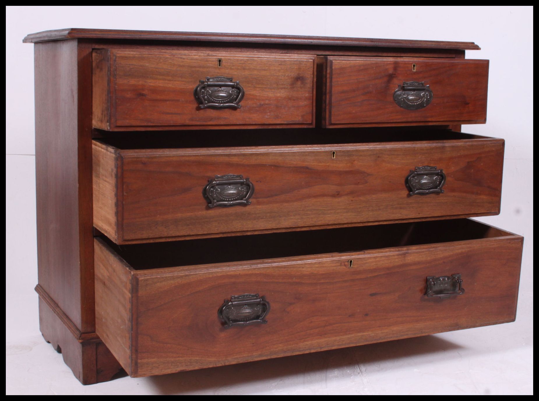 An Edwardian ash / oak wood 2 over 2 cottage chest of drawers. - Image 5 of 5