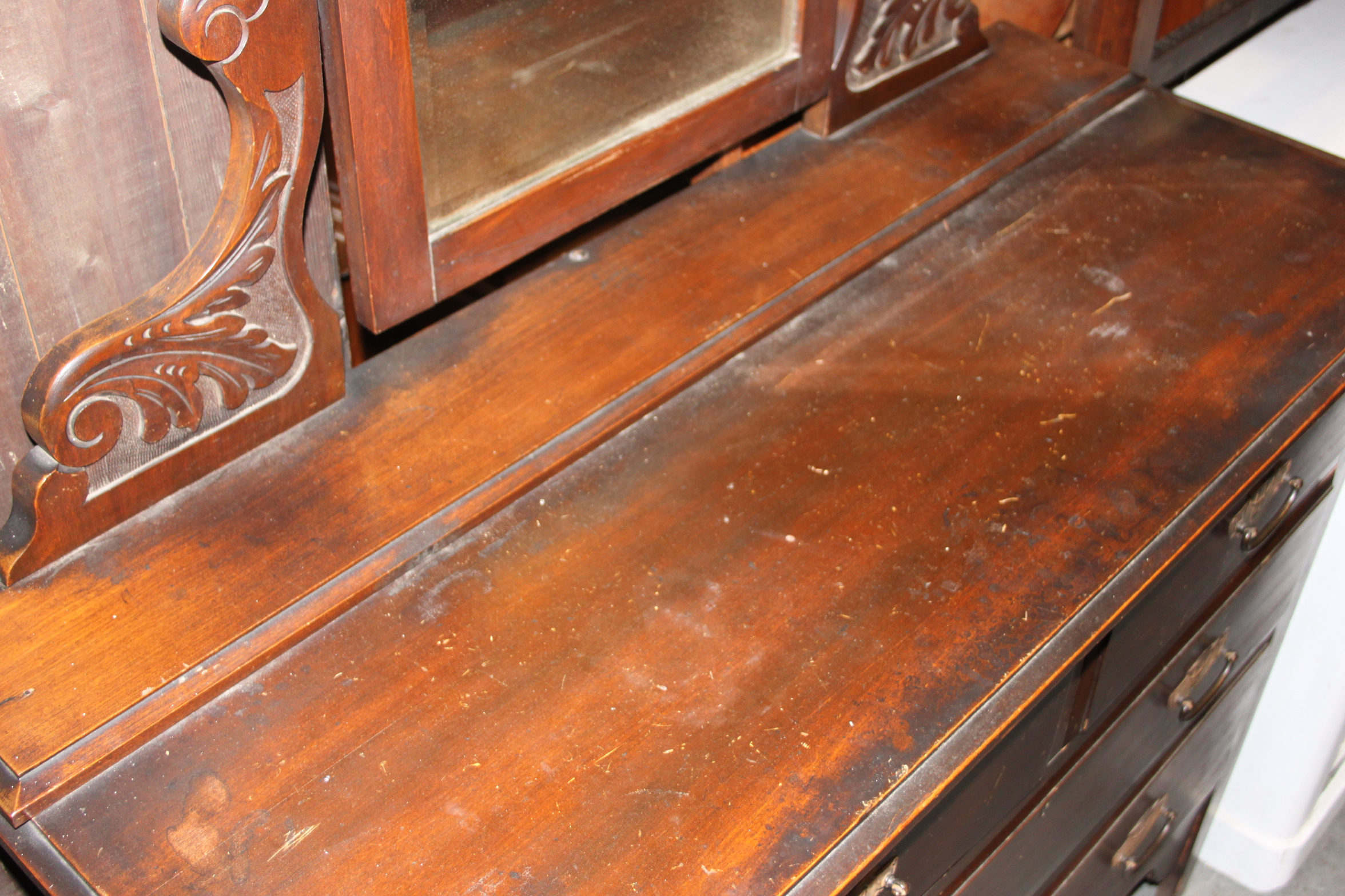 An Edwardian mahogany dressing table chest of drawers. - Image 2 of 4