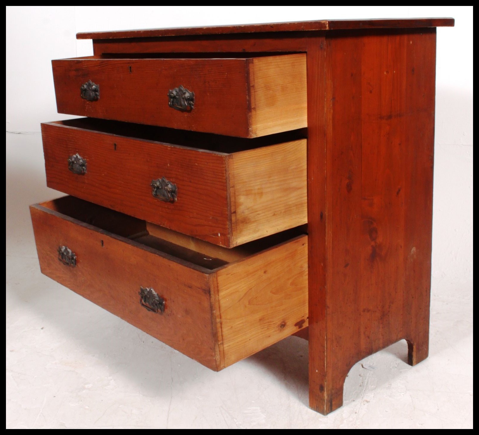 An Edwardian pine cottage chest of drawers. The flared top over 2 short and 2 deep drawers. - Image 4 of 5