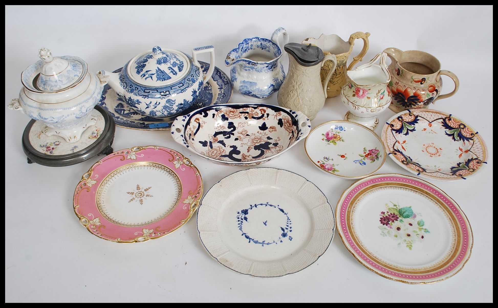 A collection of ceramics to include a Royal Crown Derby Imari plate circa 1800, - Image 2 of 5