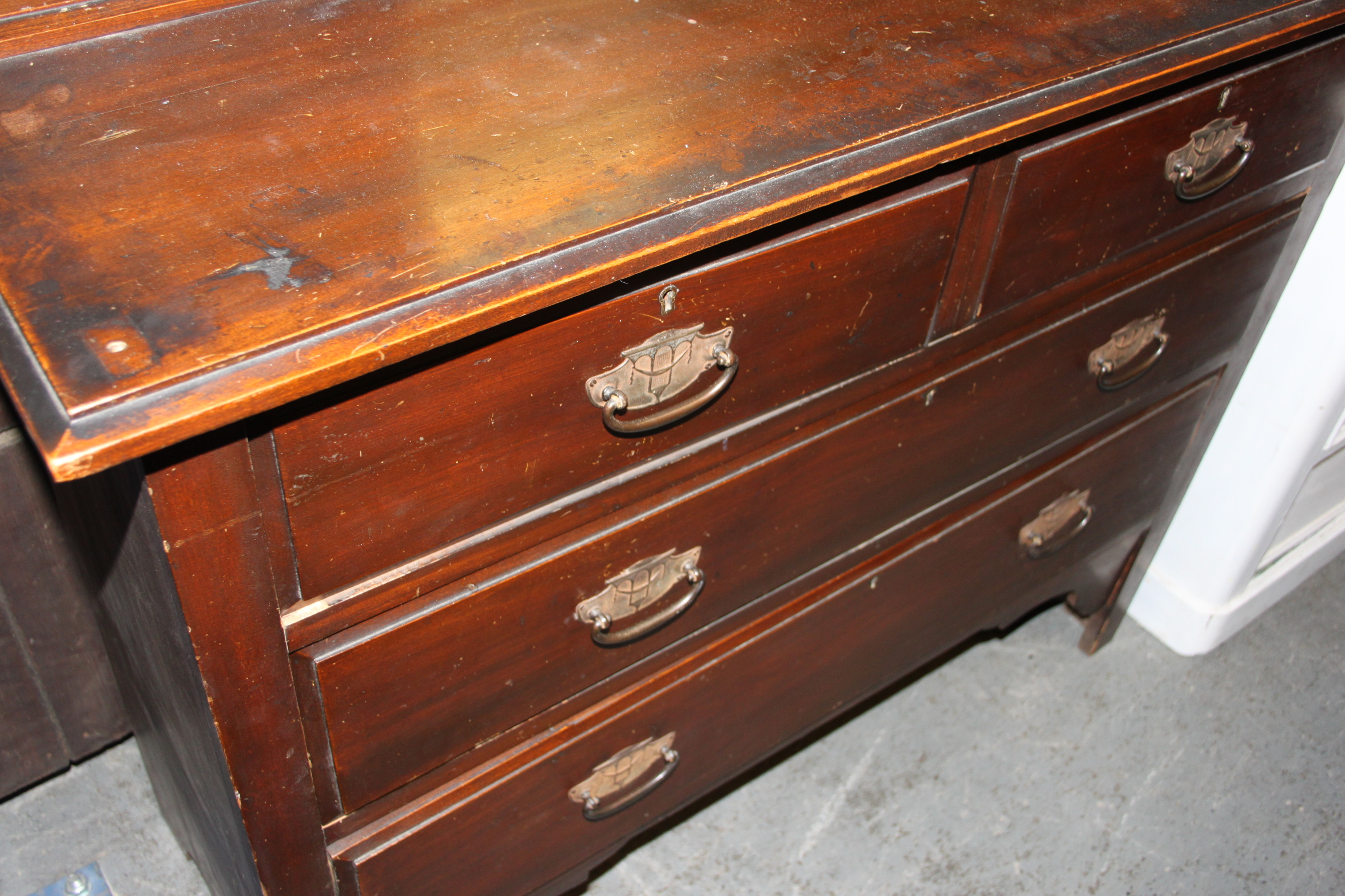 An Edwardian mahogany dressing table chest of drawers. - Image 4 of 4
