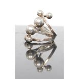 A contemporary silver 925 marked Danish oversized ladies atomic / sputnik ring.