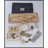 A collection of vintage early to mid 20th century costume jewellery to include pearls, brooches,