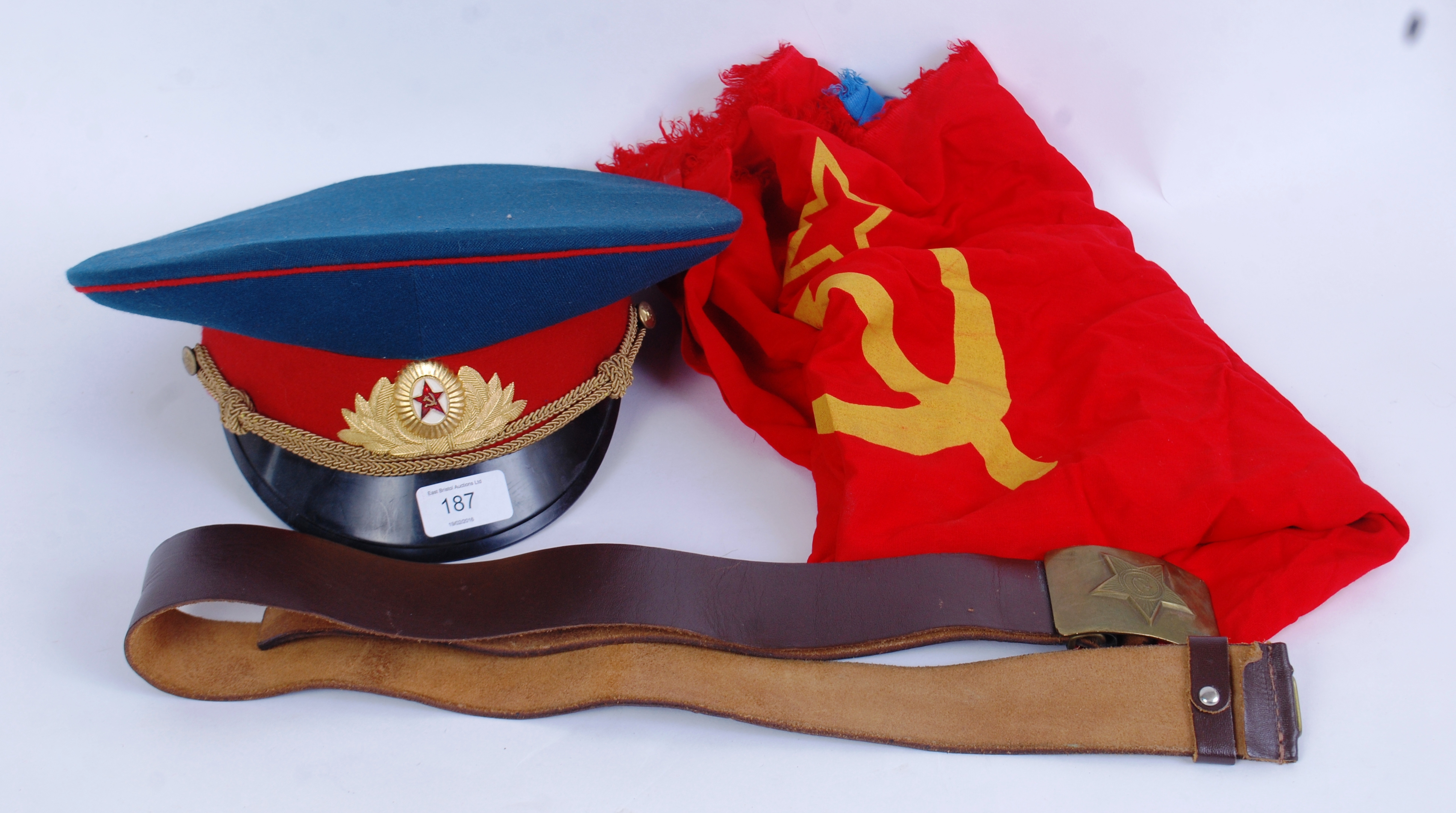 RUSSIAN MILITARY: An original vintage Russian military peaked cap,
