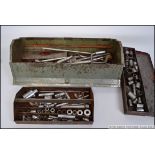 A vintage metal metamorphic tool box com