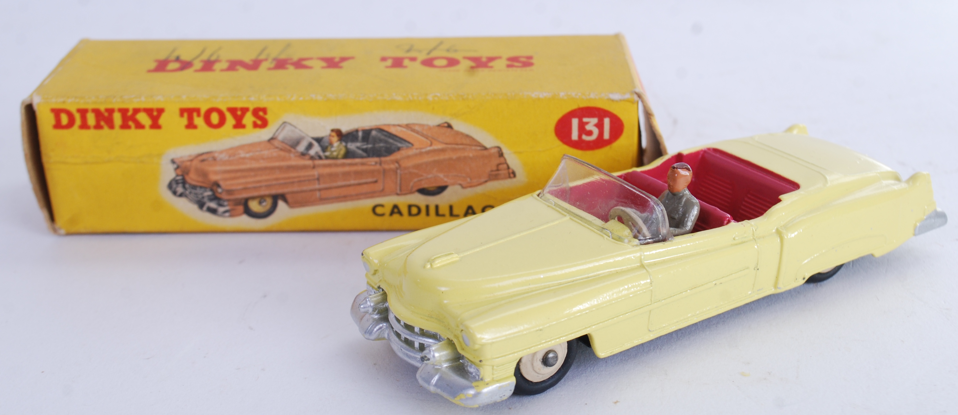 DINKY: An original vintage Dinky Toys 131 Cadillac Tourer diecast model car. - Image 2 of 5