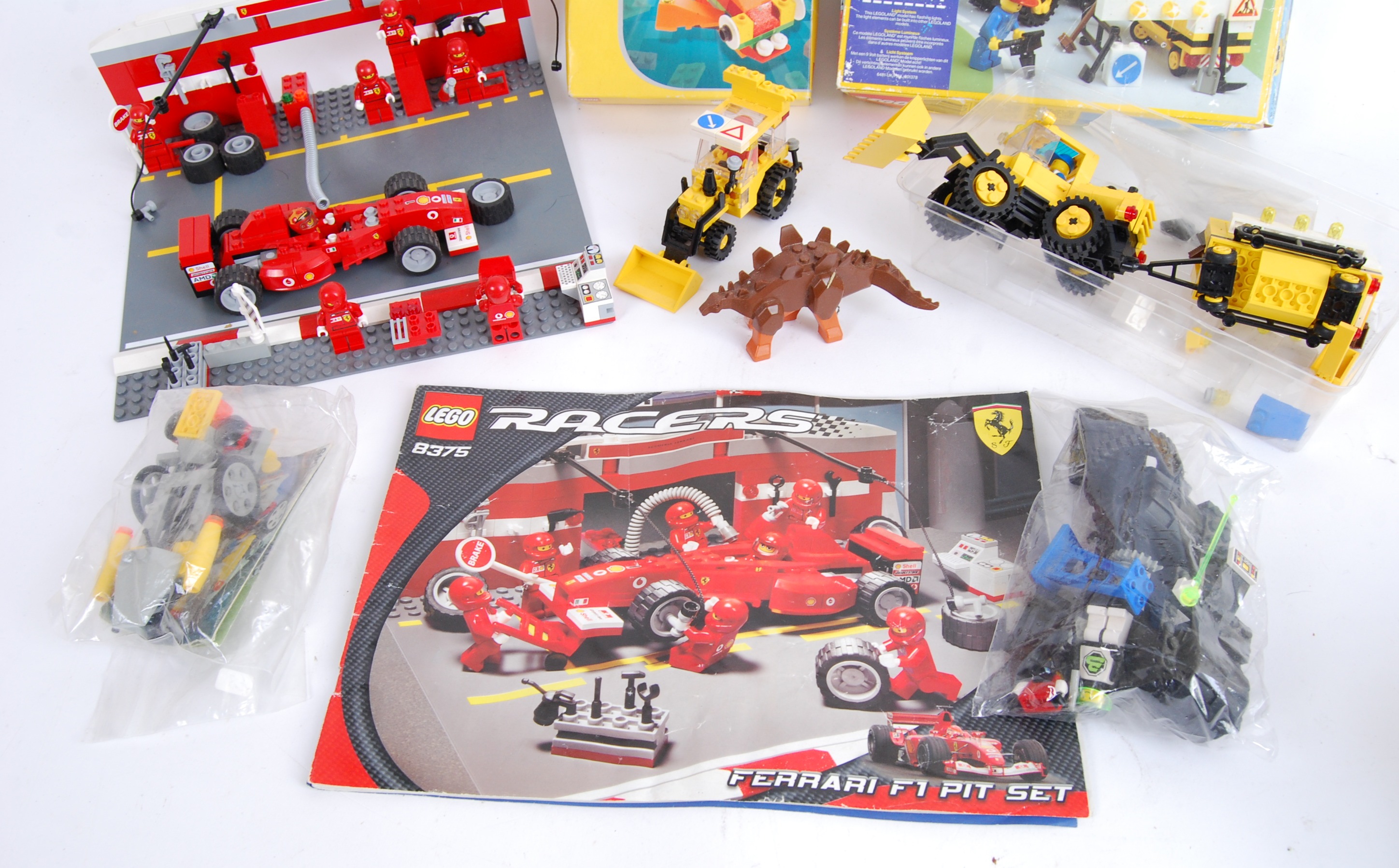 LEGO: A collection of vintage and later Lego sets - boxed and loose, - Image 4 of 4