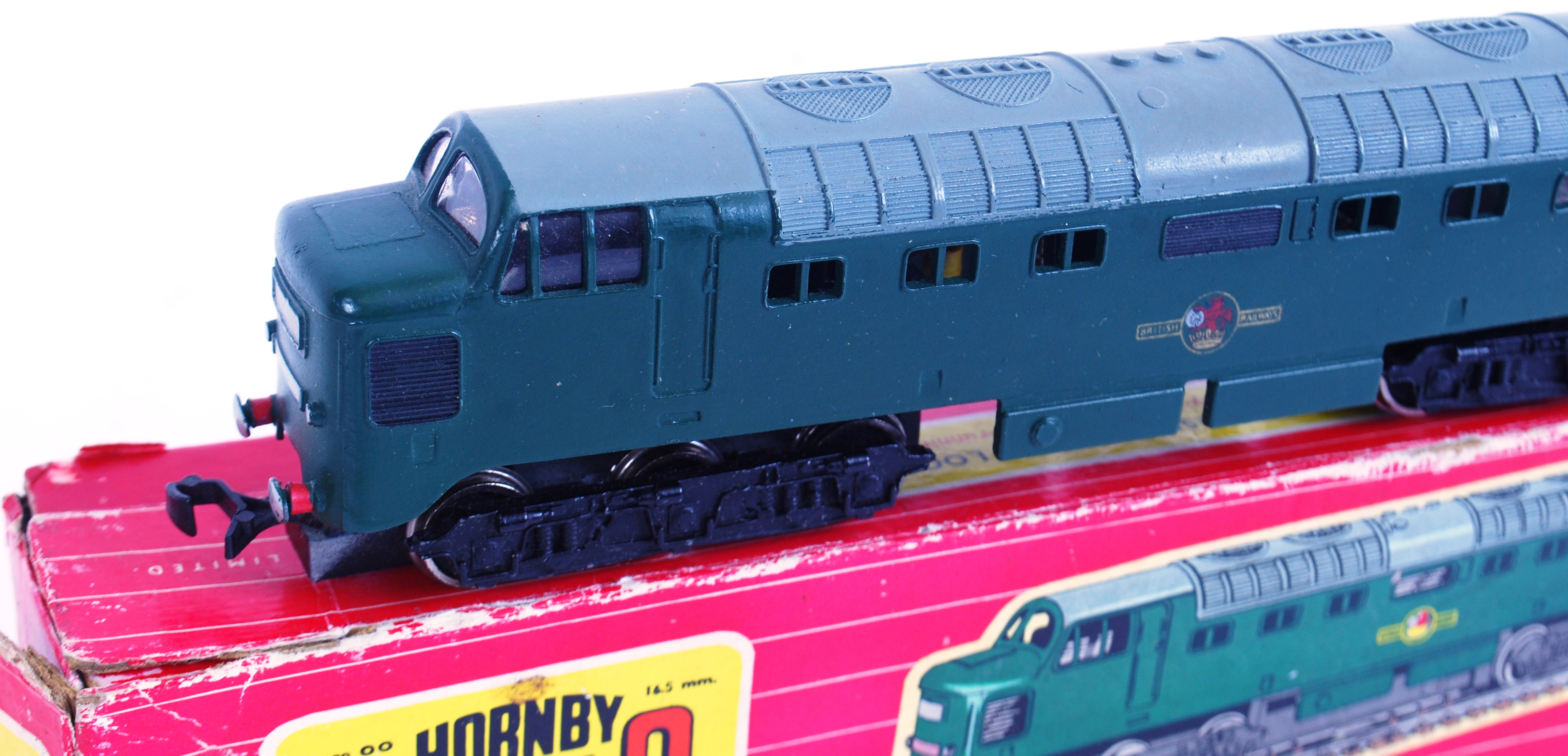 HORNBY DUBLO: An original vintage Hornby Dublo 00 gauge 2232 Co-Co Diesel Electric Locomotive. - Image 2 of 5