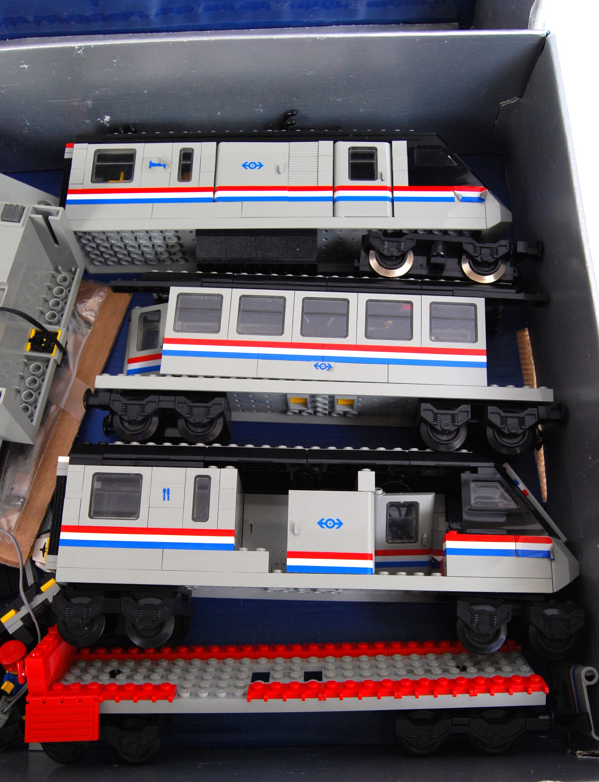 LEGO METROLINER; An original vintage Lego Metroliner 9v electric train set. - Image 4 of 5